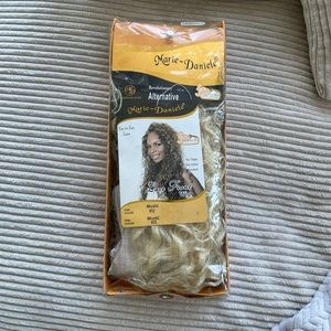 MARIE DANIELE LACE FRONT WIG - Curly blonde